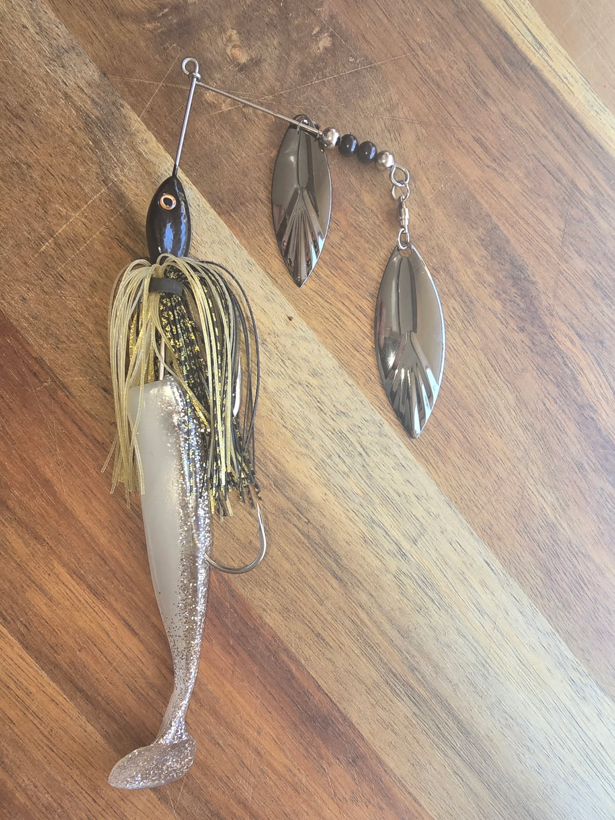 Spinnerbaits Double Willow Fluted with plastic and stinger hook